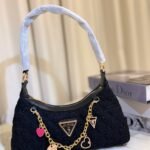 GUESS Kapitone Zincir Detaylı Mini Omuz Çantası – Siyah