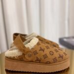 Louis Vuitton Monogram Pelüş Astarlı Platform Terlik – Taba (37 Numara)