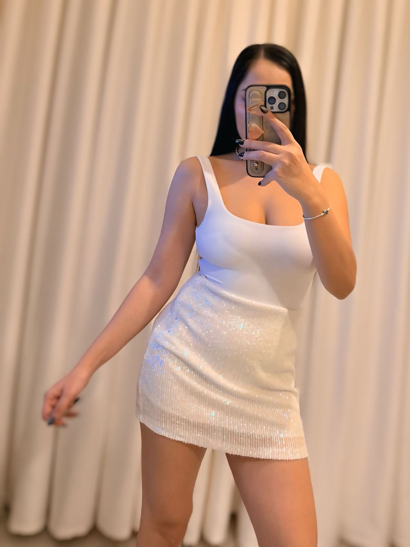 beyaz-payet-etek_02 Beyaz Payet Mini Etek – Esnek Kumaş - Görsel 1