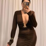 Göğüs Aksesuar Detaylı Kahve Maxi Elbise – Dalgıç Kumaş