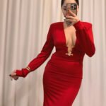 Göğüs Aksesuar Detaylı Kırmızı Maxi Elbise – Dalgıç Kumaş